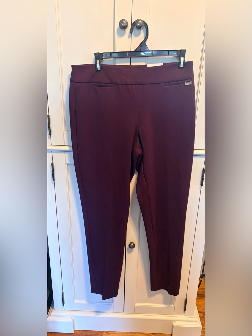 Anne Klein Slim Ankle Pant Burgundy Size Medium NWT